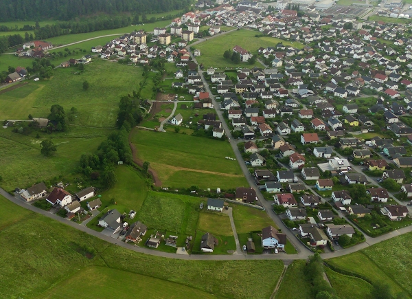 PRENOVA ZDRAVSTVENE POSTAJE IN KOMUNALNO OPREMLJANJE SOSESKE OB JEZERNICI II